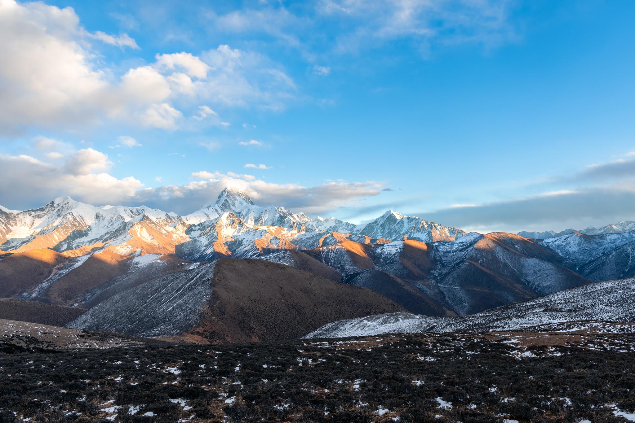 贡嘎雪山高清壁纸图片