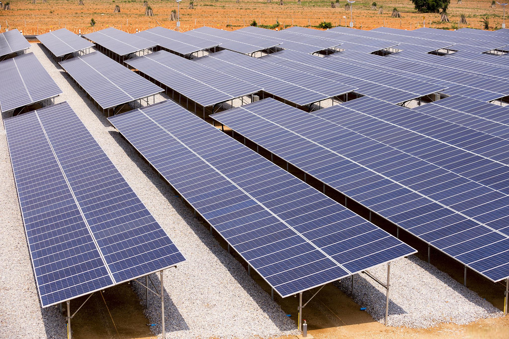 工商业储能:勇闯储能圈 工商业储能是应用于工业和商业终端的储能系统