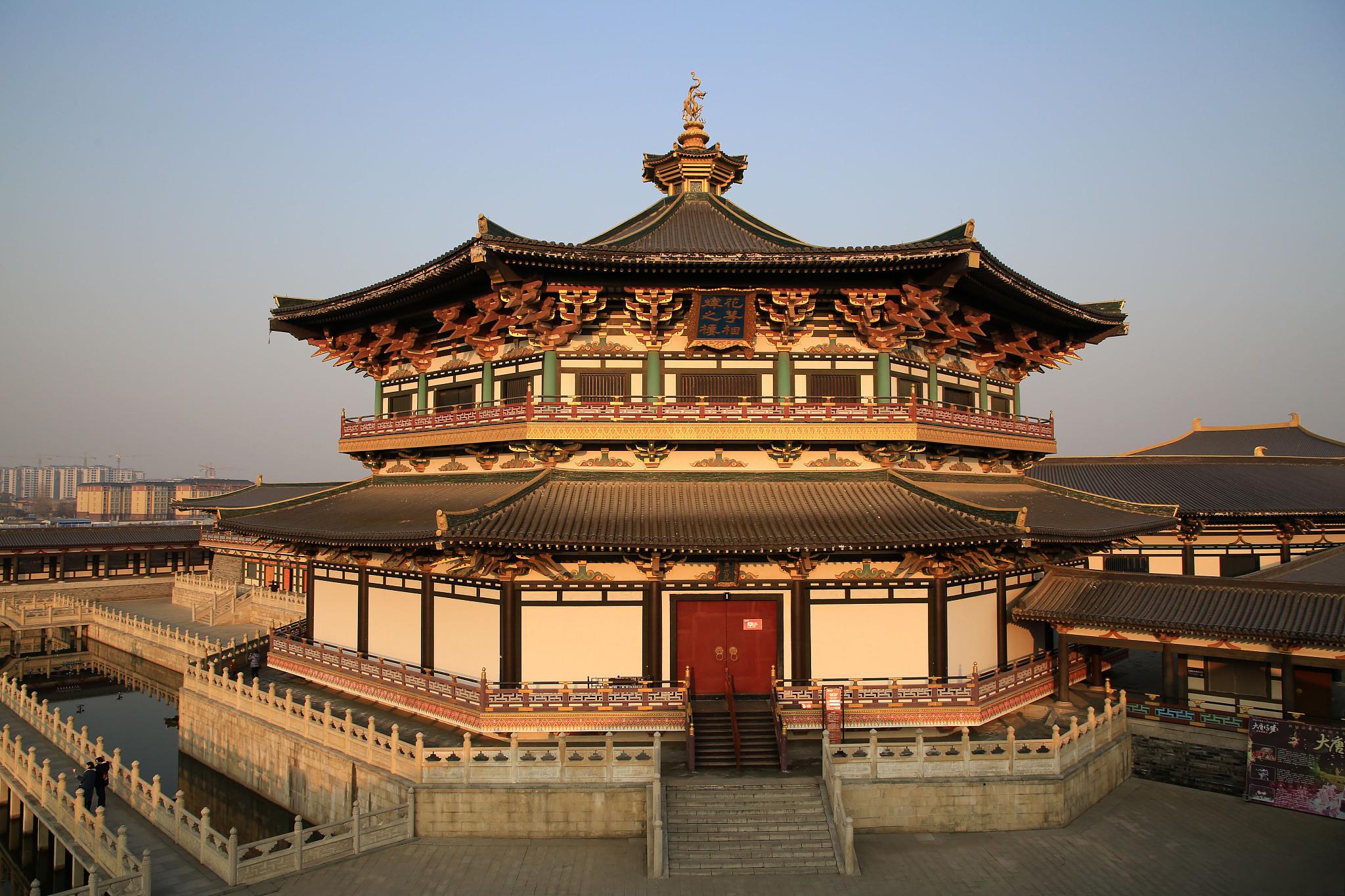 大明宫国家遗址公园位于陕西省西安市未央区,是唐朝时期的皇宫遗址