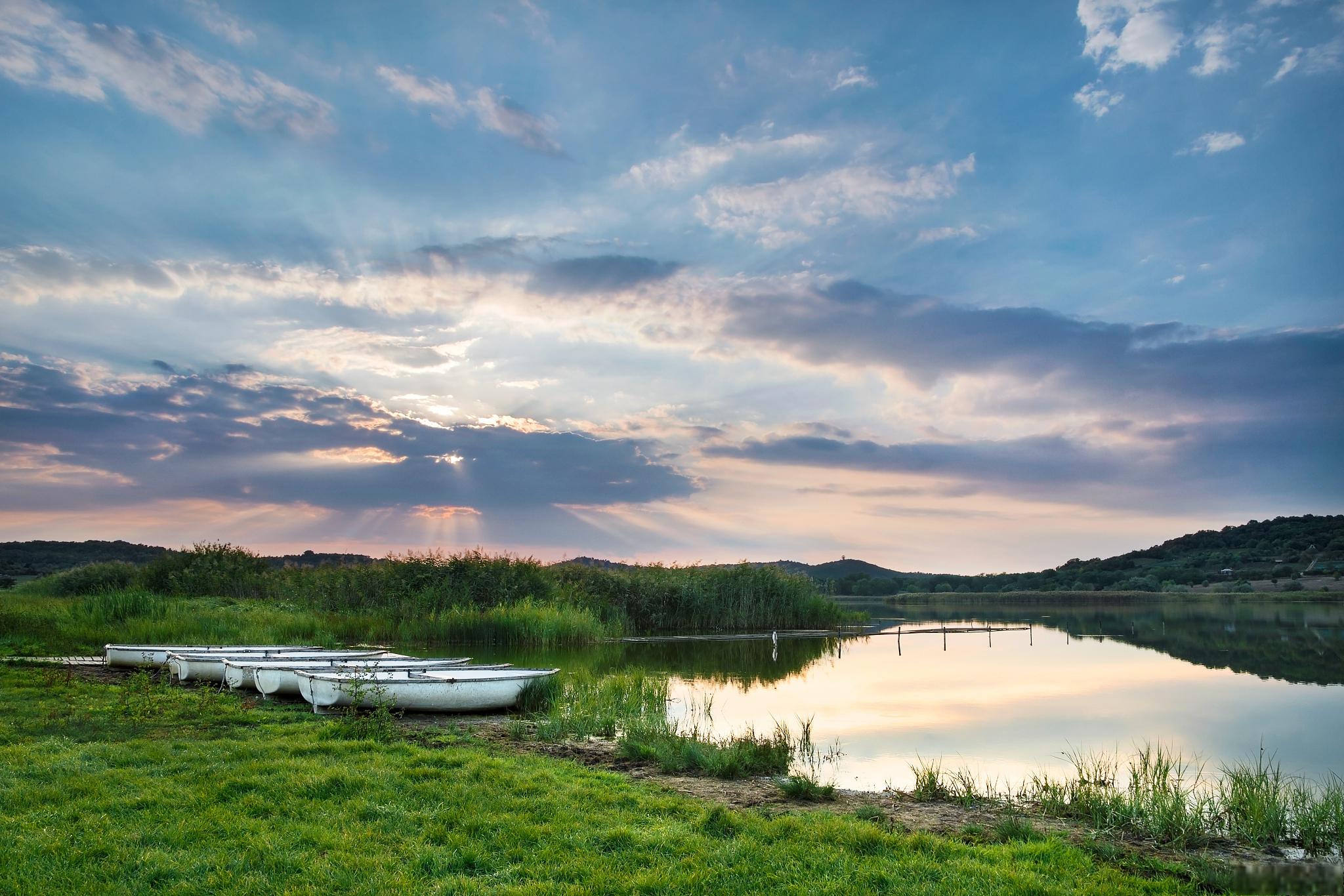 以下是梅河口的十大旅游景点: 9015卧牛山风景区 以壮观的山脉