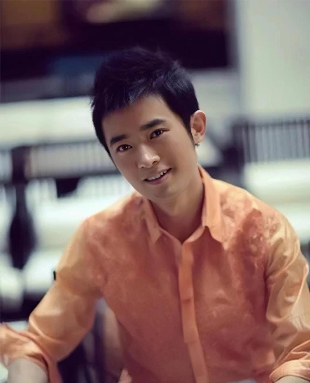 任泉:从娱乐圈巨星到街头求安慰 任泉从百亿身家到沦落街头做起行为