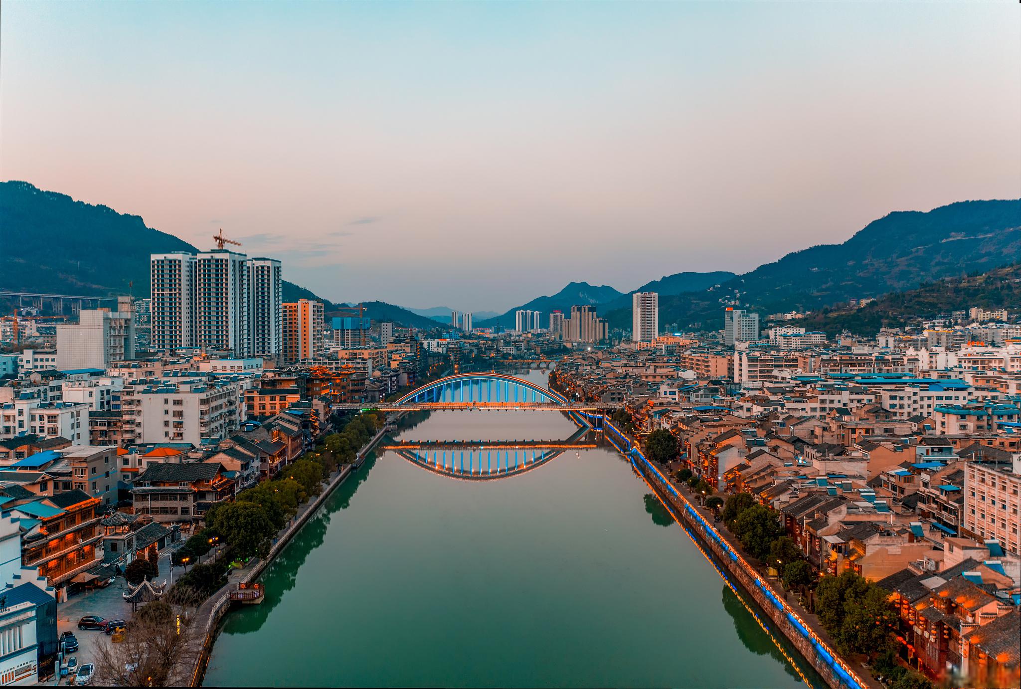 都匀旅游景点推荐 都匀,这座城市位于贵州省的南部,是一个拥有丰富