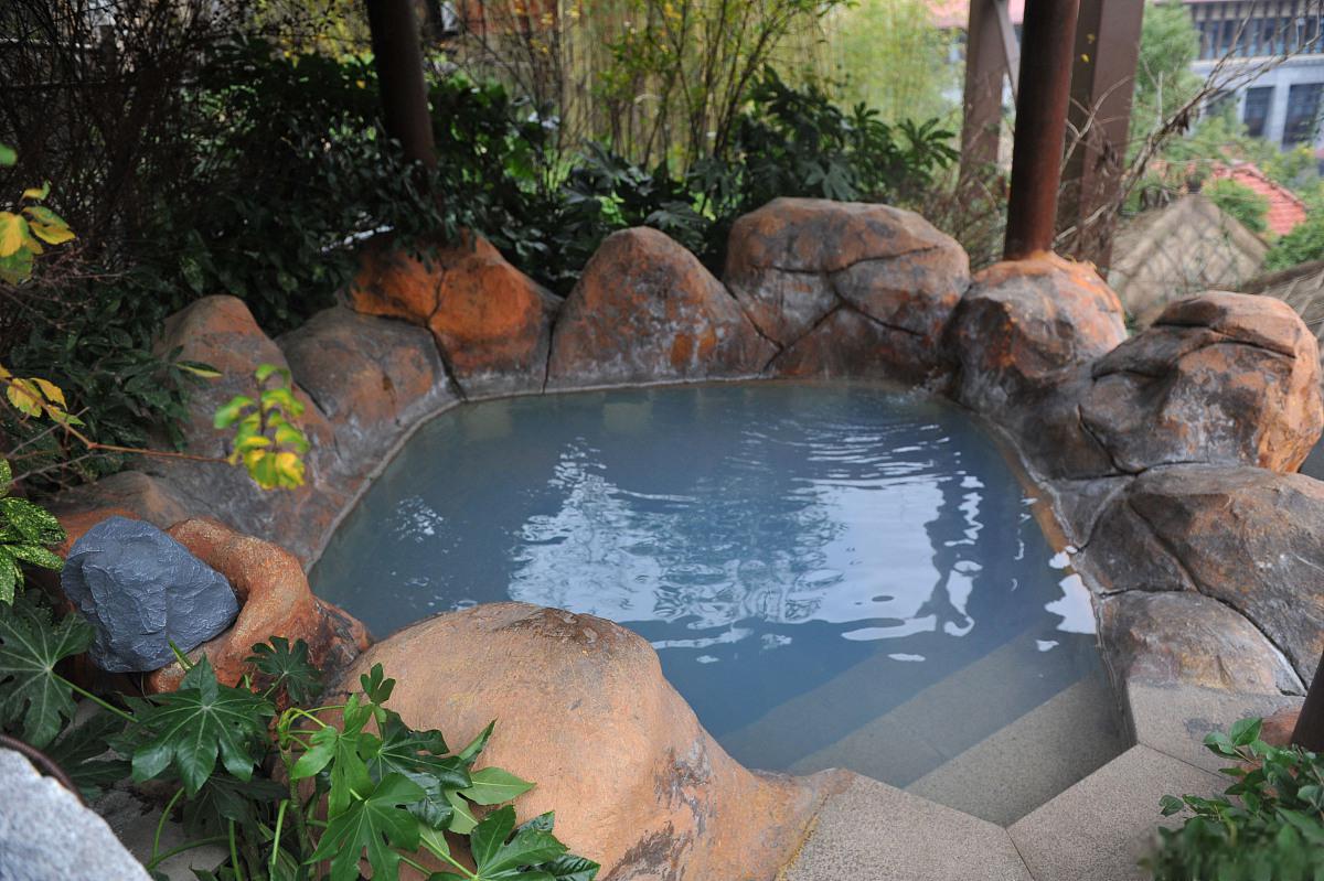 杭州旅游攻略 根据您提供的信息,我无法确定您所指的杭州特色温泉度假