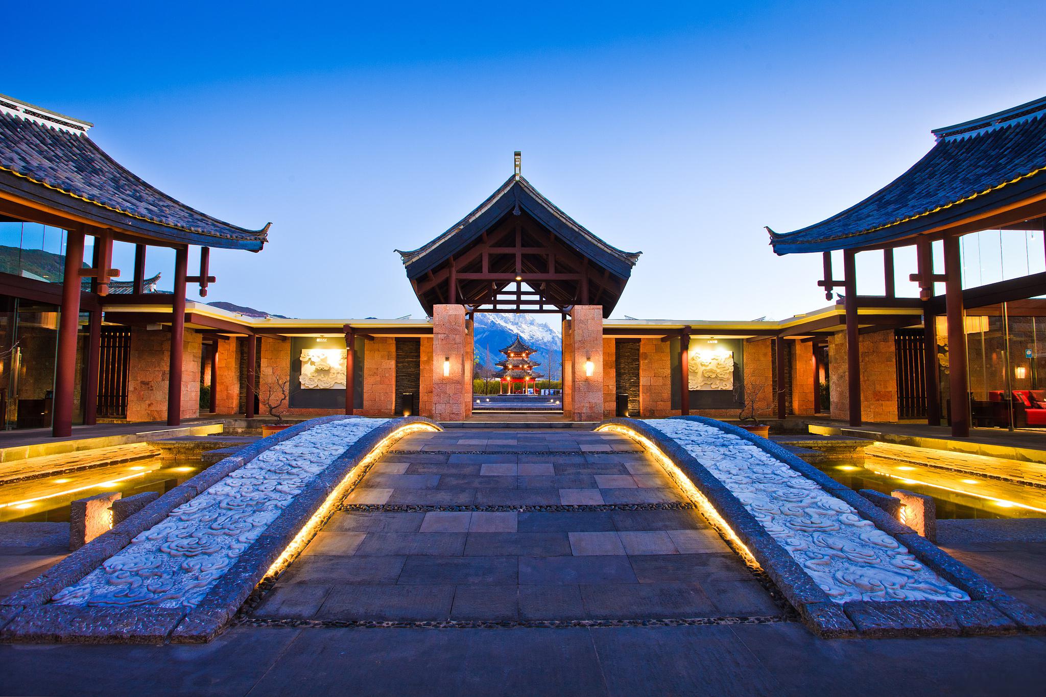 七彩云南古滇温泉山庄 七彩云南古滇温泉山庄,这座拥有6:7热度指数的