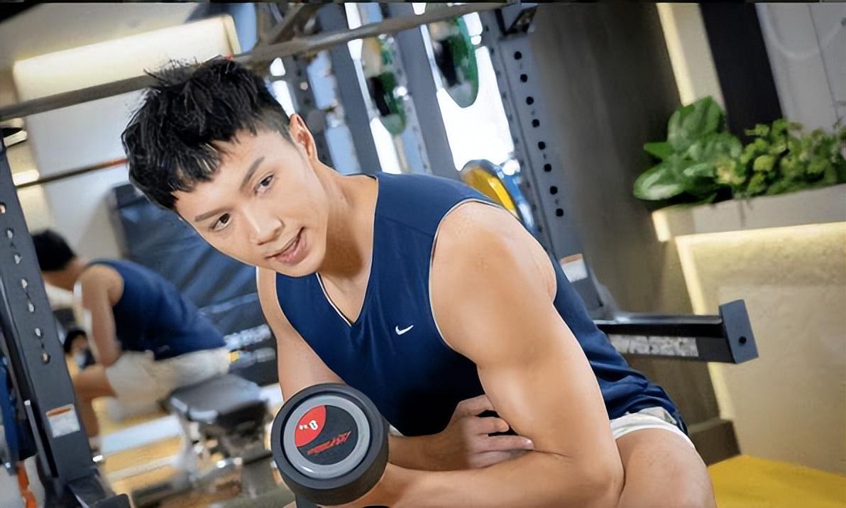 tvb"巨胸"男神李尔晨获力捧 李尔晨在新剧《罗密欧与祝英台》中表现亮