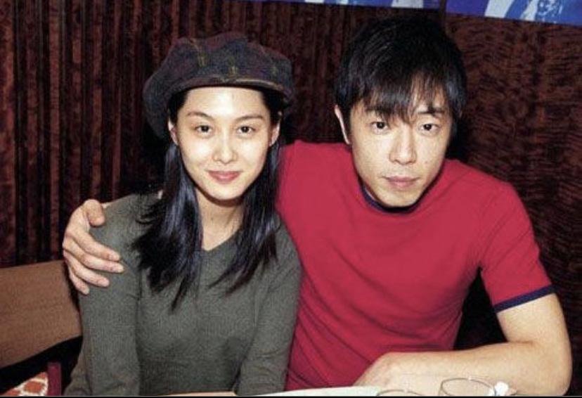 然而,到了1995年,由于周星驰与第三者的关系导致他们分手,这使得朱茵
