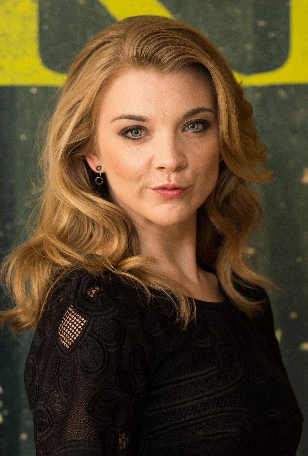 娜塔丽·多默尔是一名在欧美广受好评和钟爱的女演员,她拥有迷人而