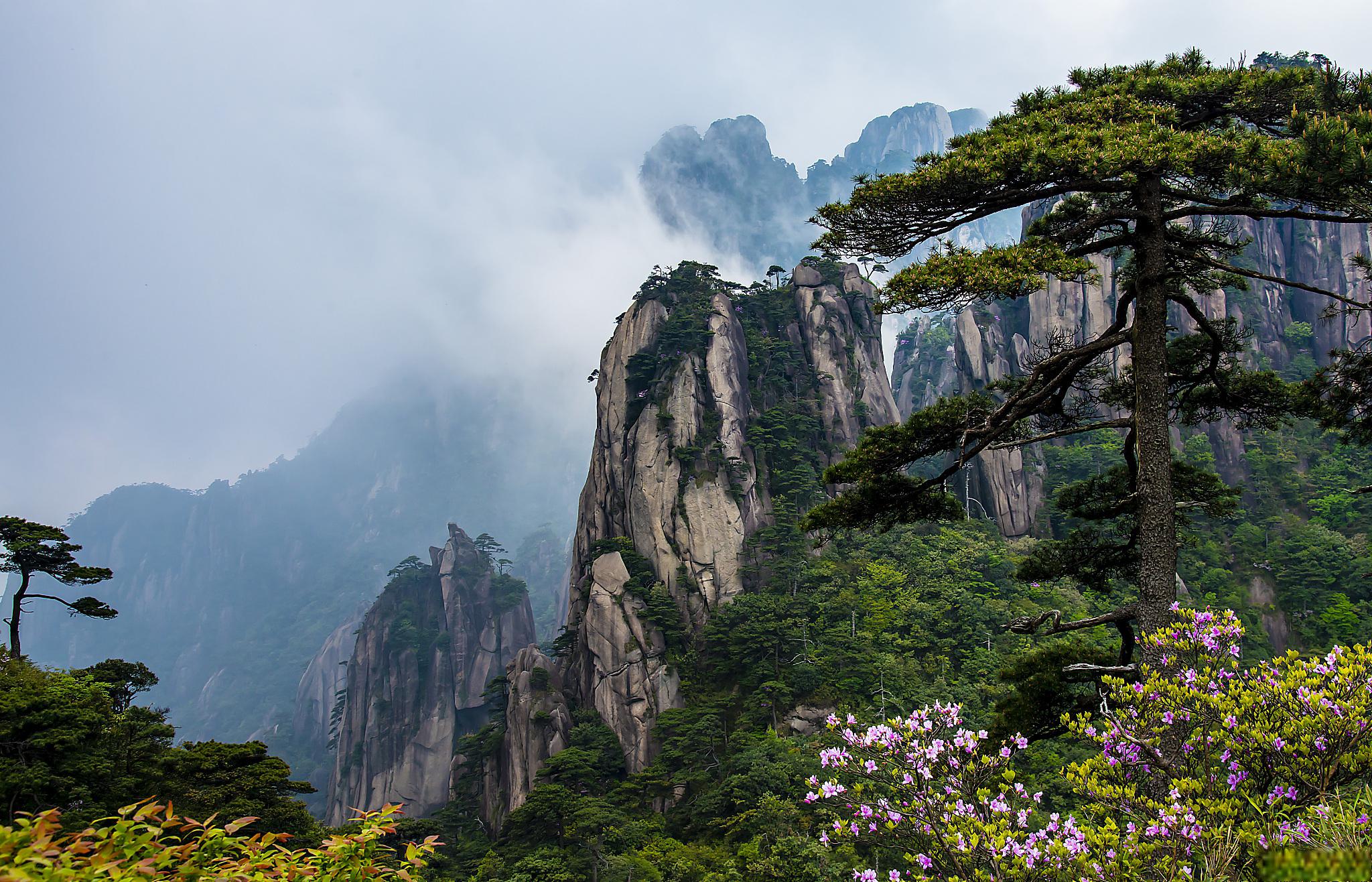 黄山四季旅游指南 黄山,位于中国安徽省南部,是中国著名的风景名胜区