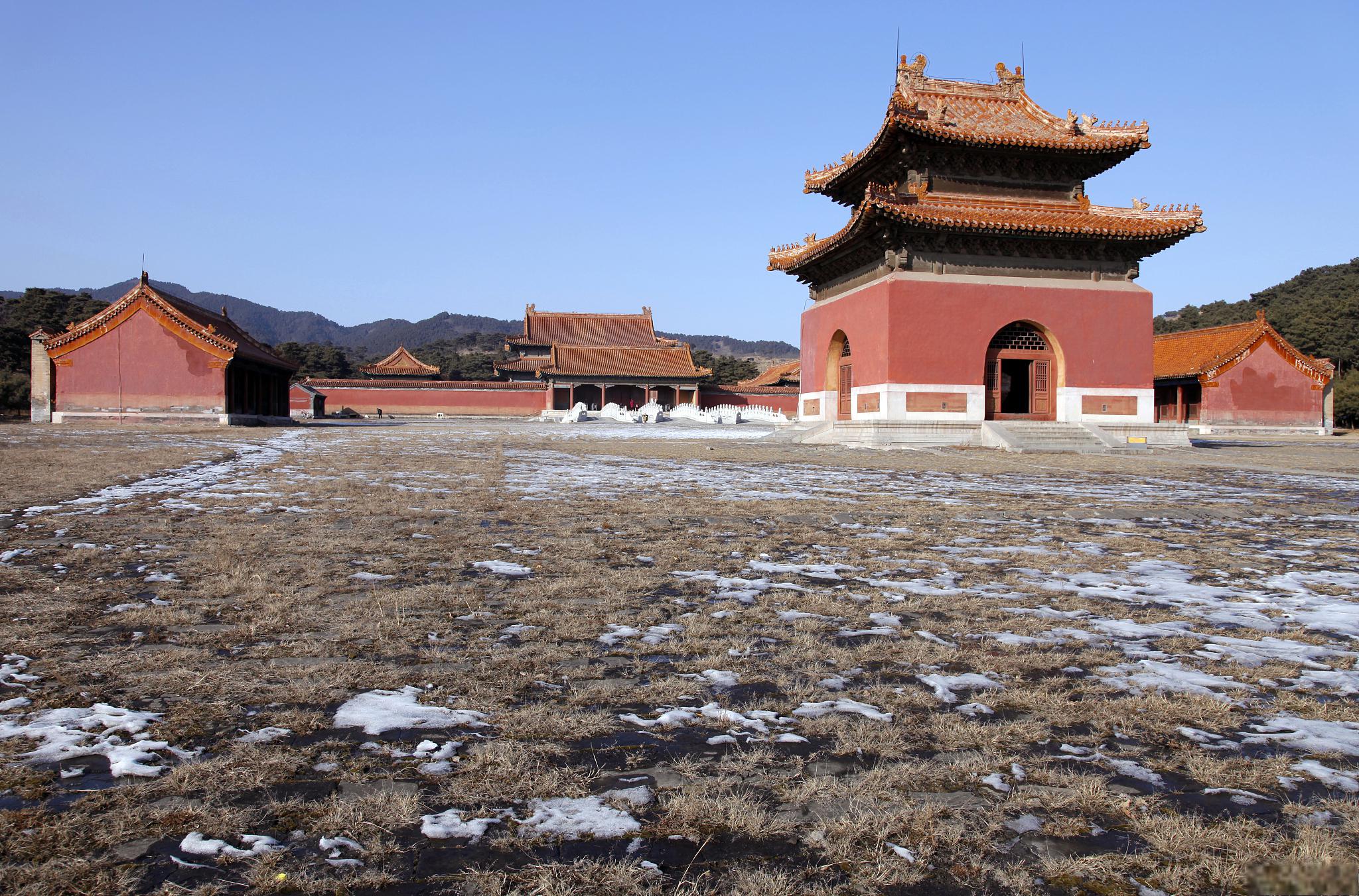 清东陵介绍 清东陵位于中国河北省唐山市遵化市,是清朝皇家陵园之一