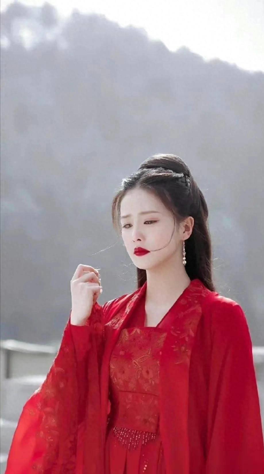 古装剧中红衣女子 古装剧中,红色的衣服往往给人一种喜庆,霸气的感觉