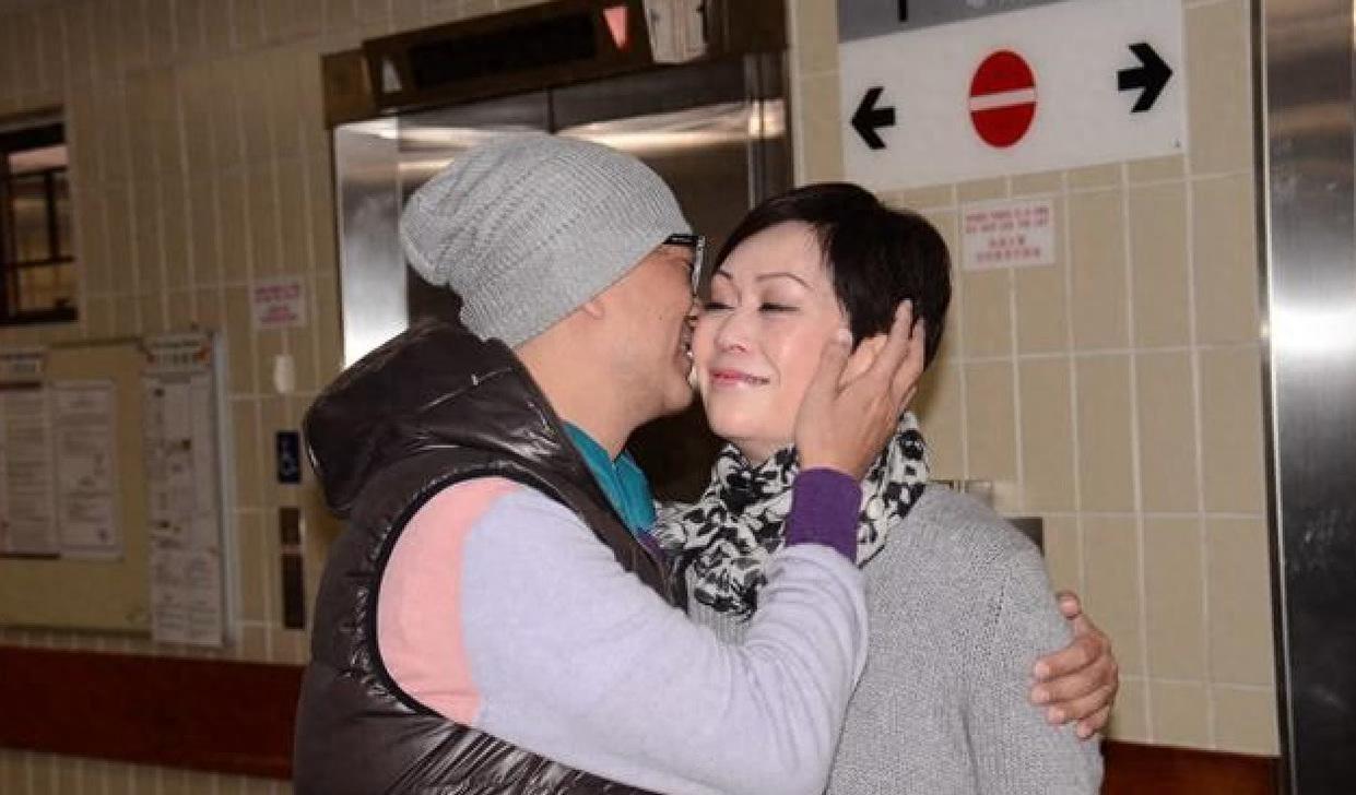 欧阳震华庆结婚26周年 欧阳震华与傅洁娴的婚姻历经26年,他们的恩爱之