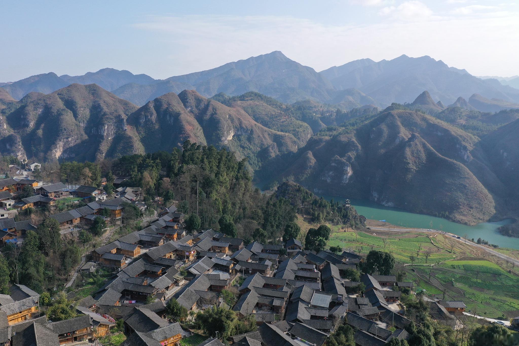 龙坪镇旅游攻略 龙坪镇,一个隐藏在湖北深处的美丽小镇,拥有着丰富的