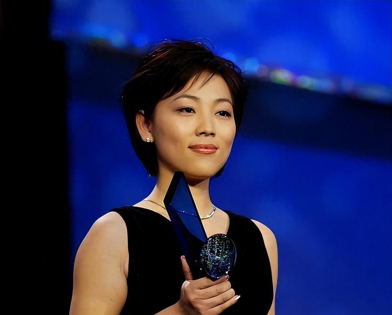 央视主持劳春燕:坚持与努力 备受瞩目的央视主持人劳春燕,坚持工作17