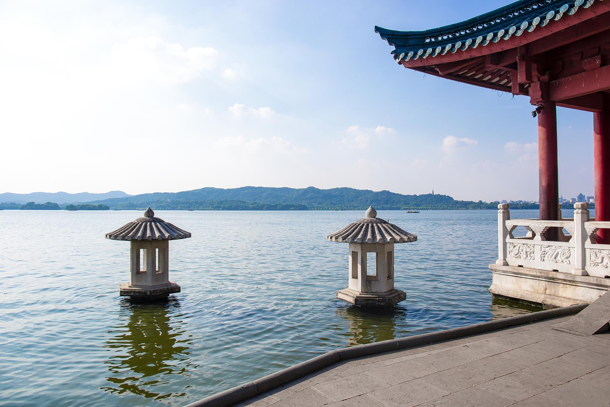 杭州西湖游玩攻略 杭州西湖是中国最具特色和代表性的旅游景区之一