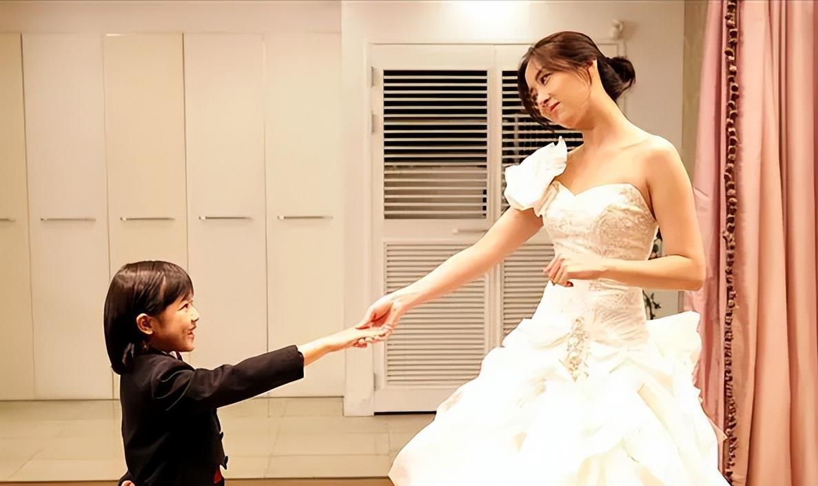 母女情深,生命短暂 电影《结婚礼服 웨딩드레스》深情烫种