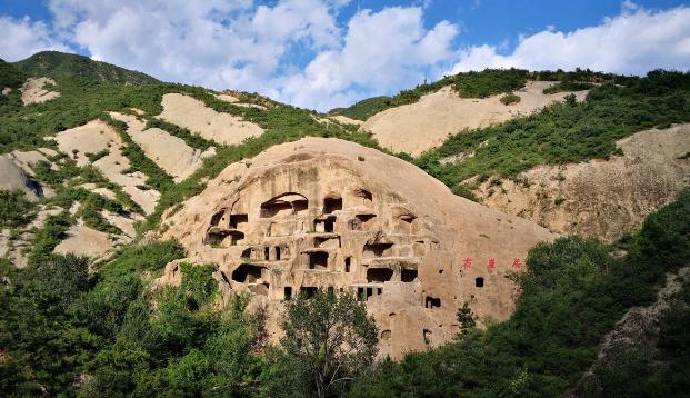 古崖居风景区:中国古代文化遗迹的珍宝 在我国的历史文化遗迹中,有一