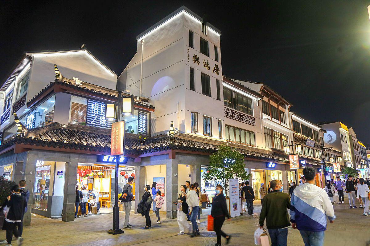 苏州三条街道,各有特色 苏州,这座充满古典韵味与现代气息的城市,是