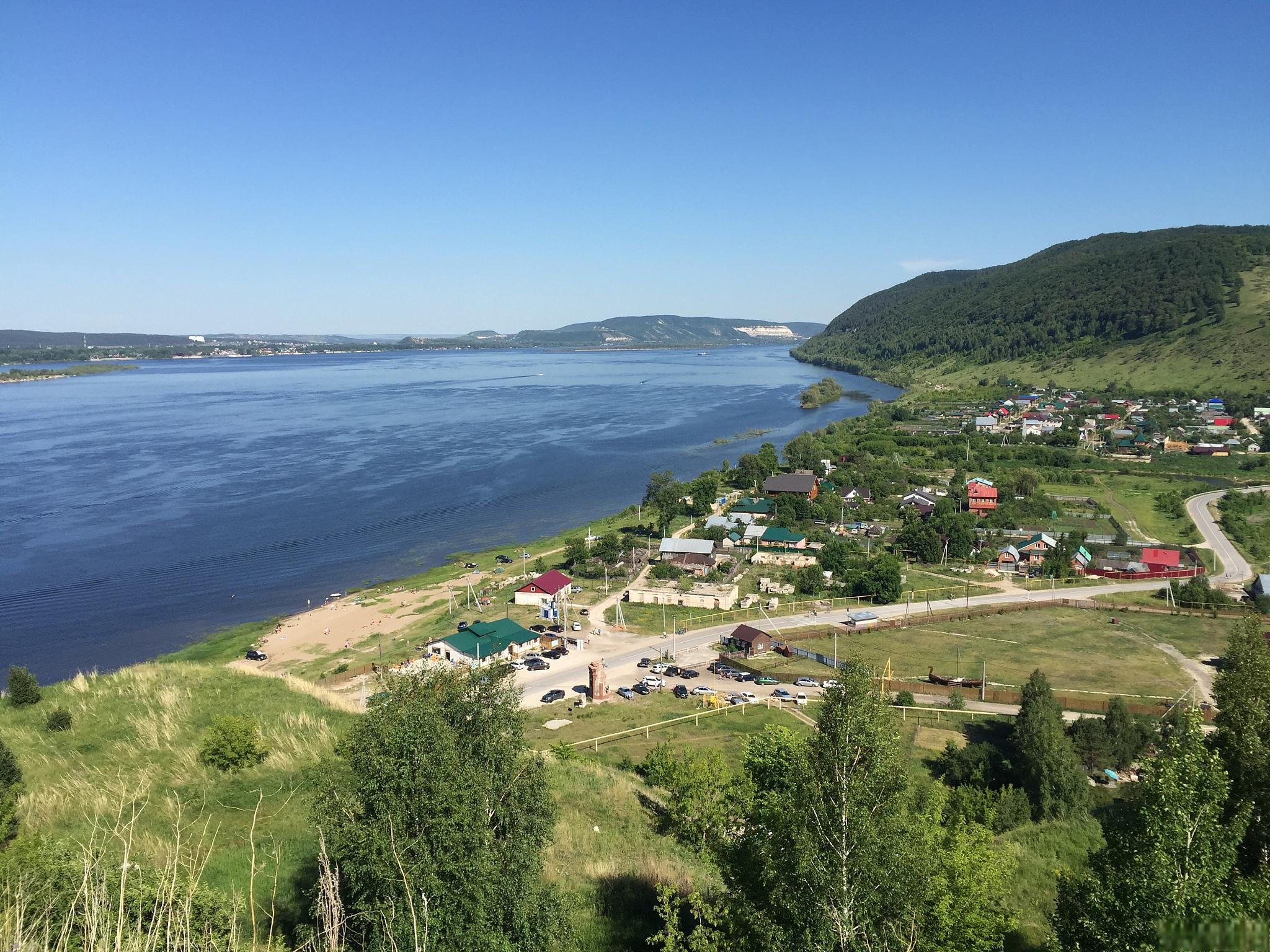 布里扬松旅游攻略 布里扬松,位于奥地利的哈尔施塔特小镇,是一个迷人