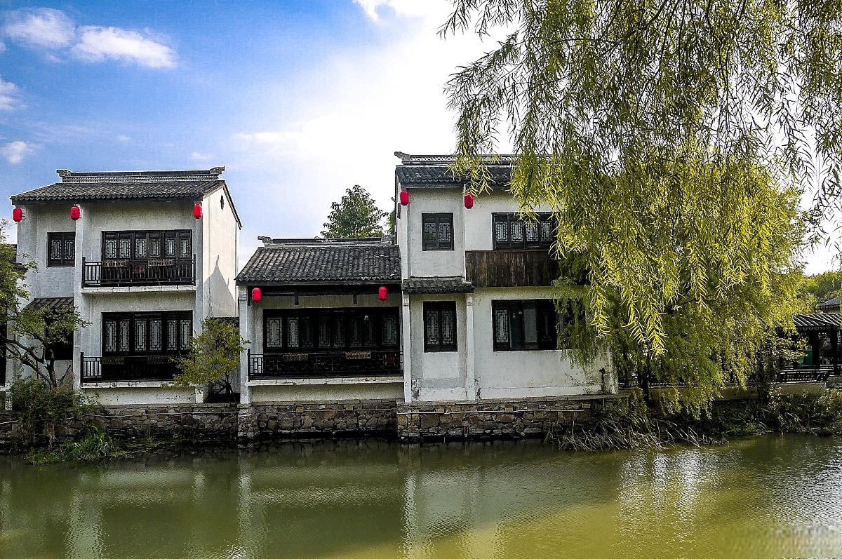 横溪古镇旅游攻略 横溪是中国浙江省宁波市的一个古镇,以其独特的历史