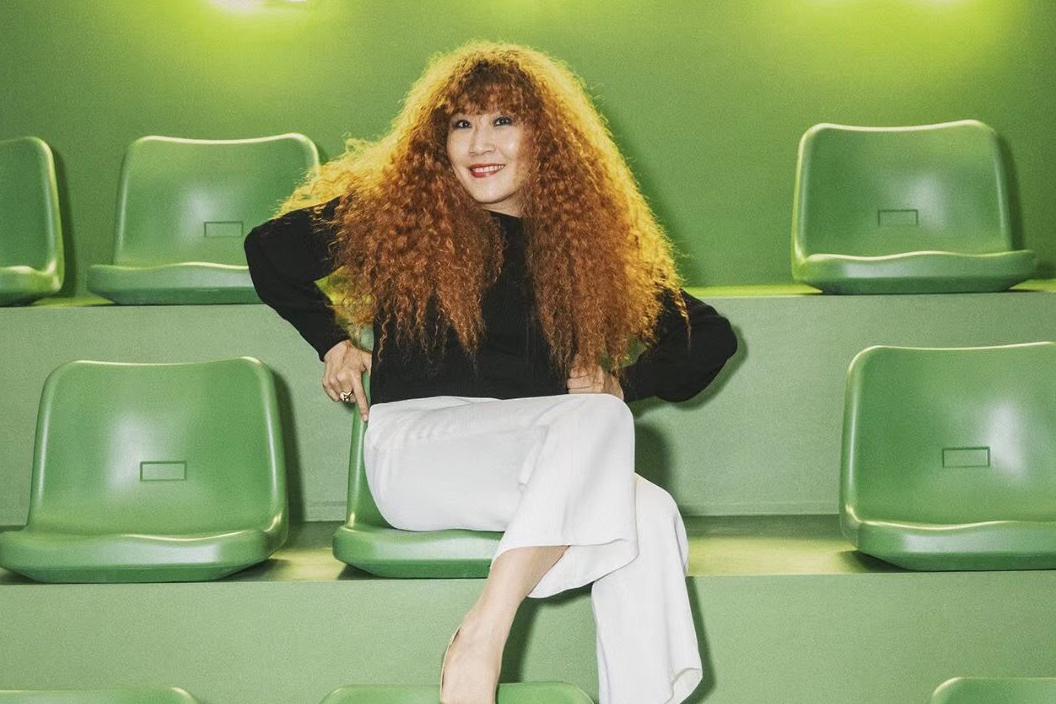 张蔷的形象转变 张蔷的穿着和发型的改变让人们对于她的认知产生了新