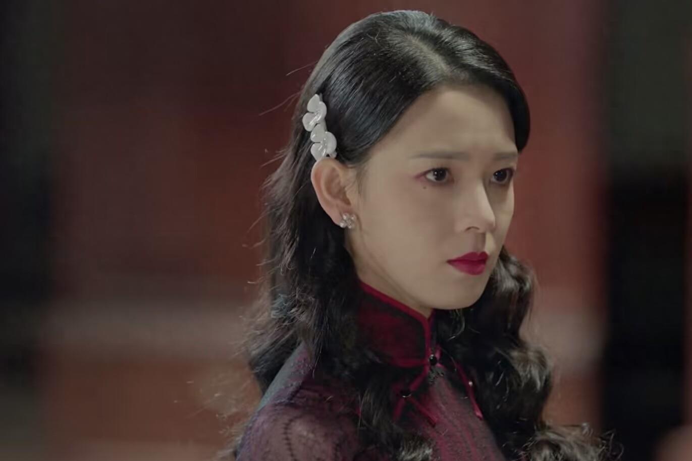 田柳和沈秋萍长得很像,但是她们的面部痣的位置截