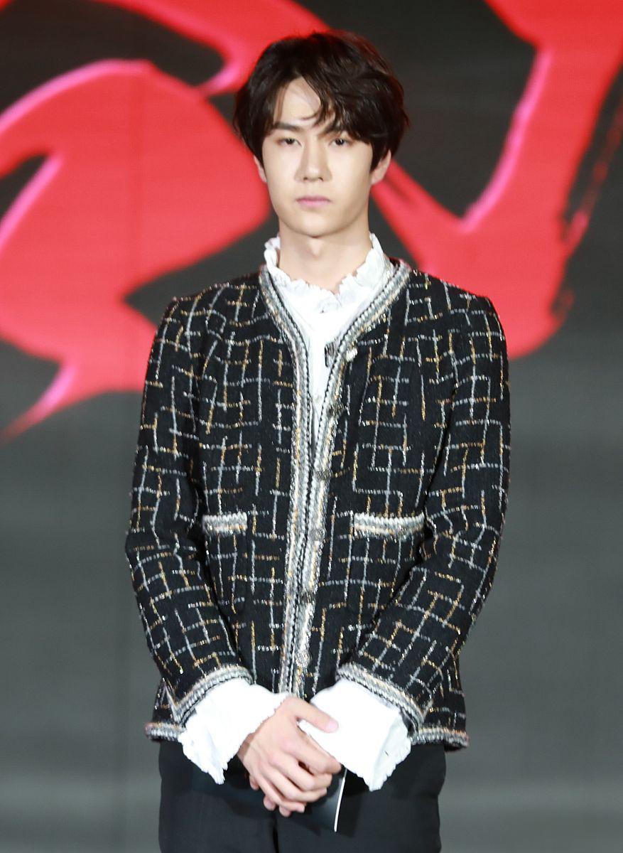 王一博的学历 王一博,一位高中学历的全能艺人,凭借自己的不懈努力