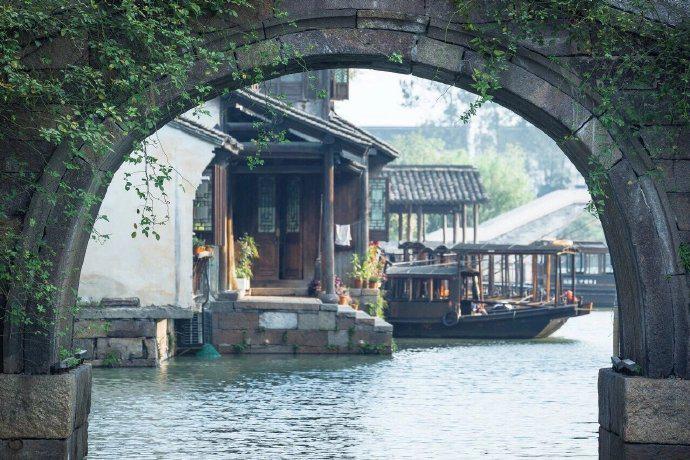 乌镇旅游景点攻略 乌镇,位于中国浙江省桐乡市,是一个拥有千年历史的