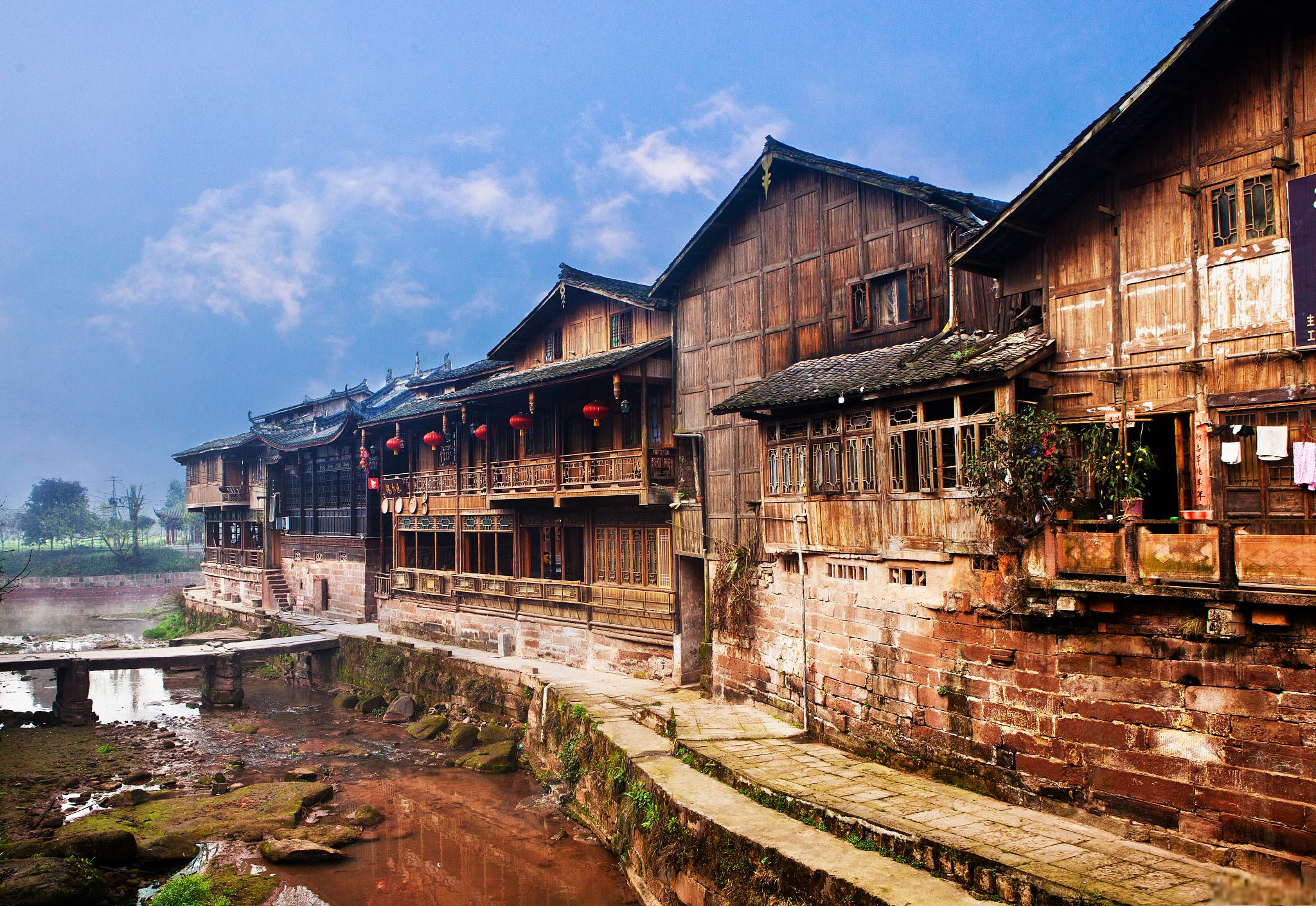 青木川古镇,位于陕西省汉中市宁强县,是一个充满历史韵味和文化底蕴的