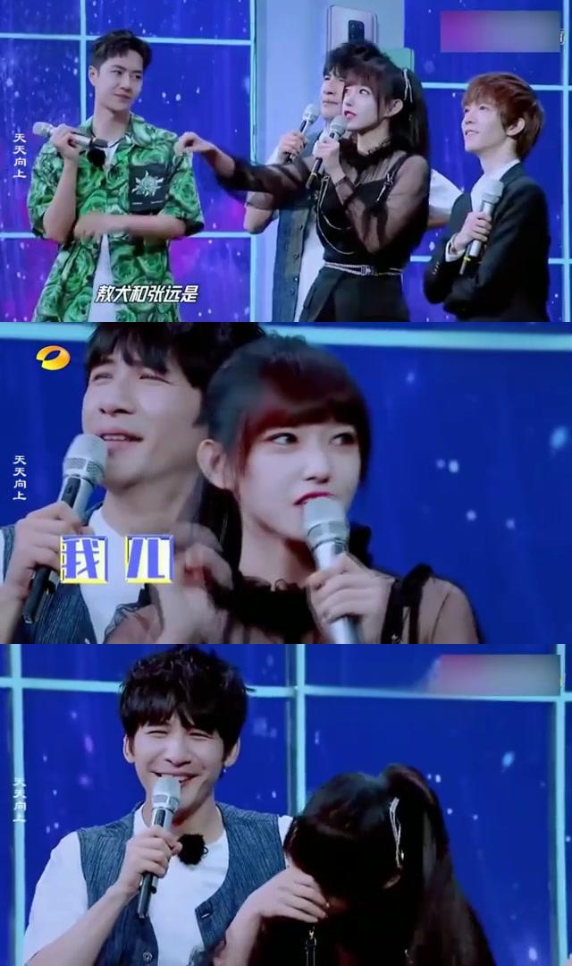 程潇跳古典舞惊艳韩国明星 在韩国表演古典舞《落花》的程潇,以迷人的