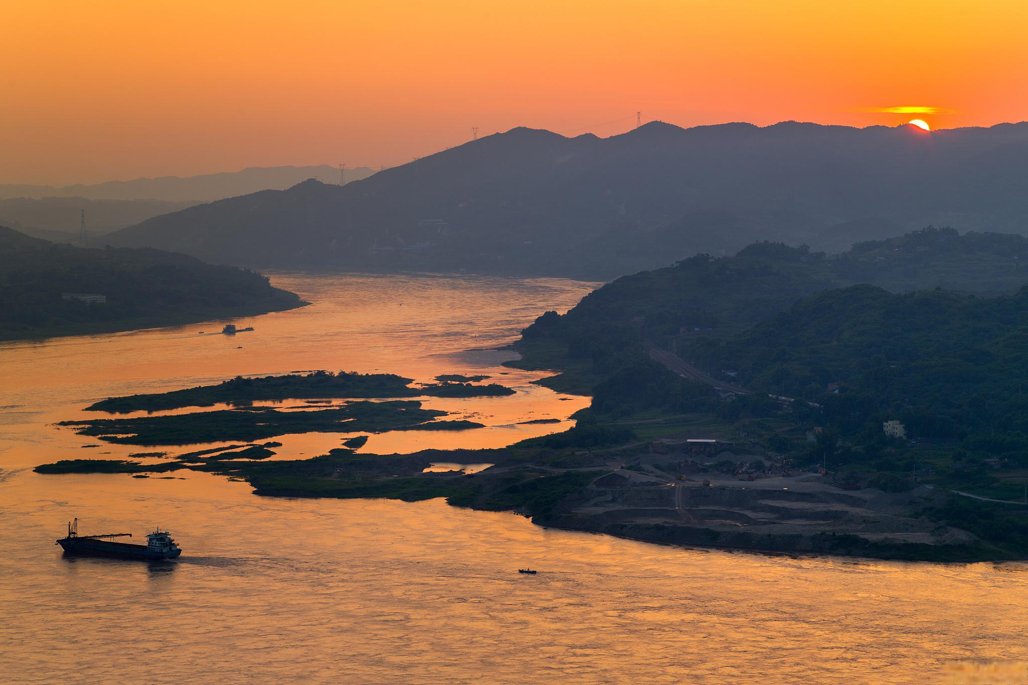 洞庭山:旅游景点的深度探索 洞庭山,位于中国江苏省苏州市的太湖之滨