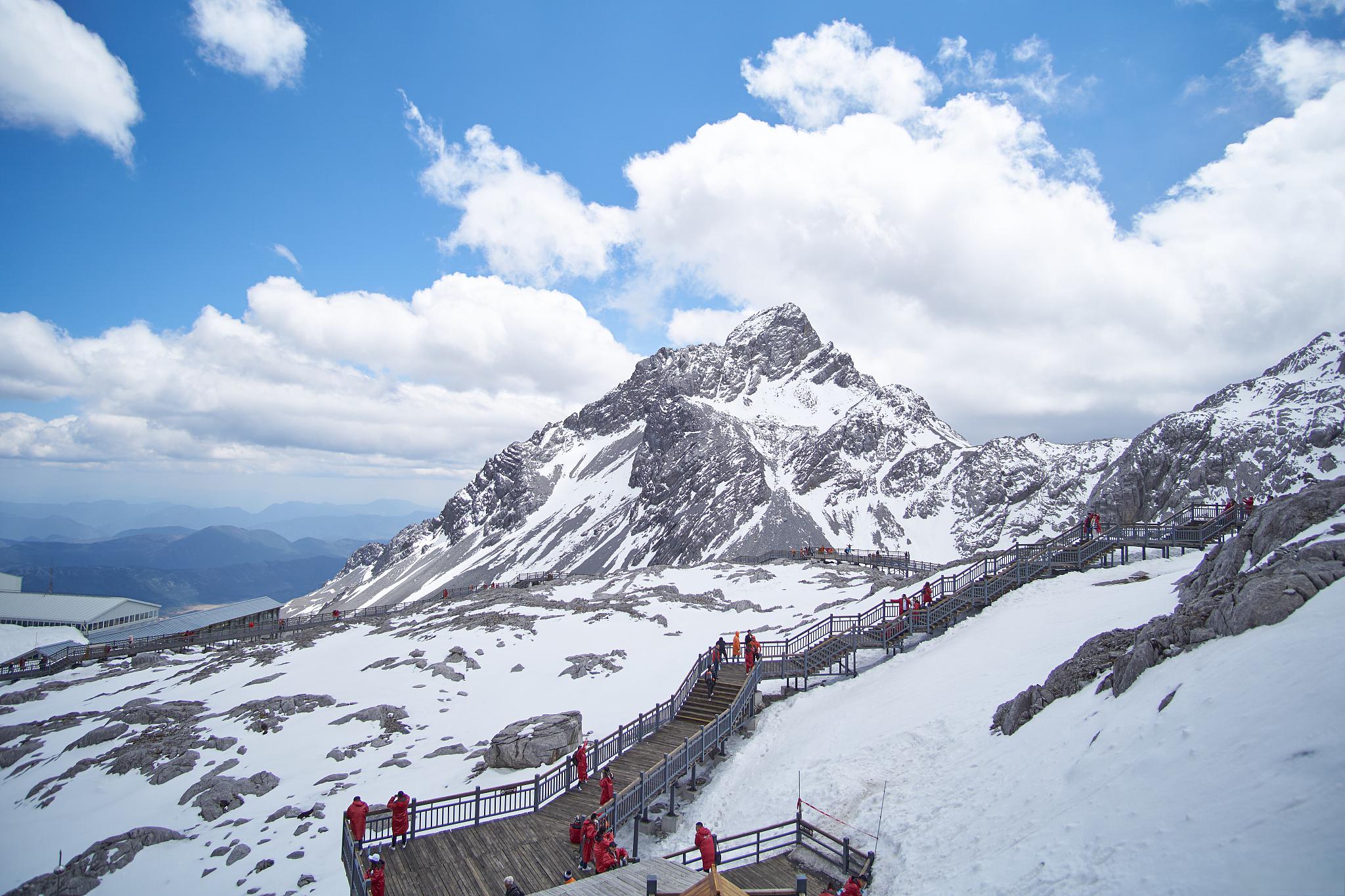 玉龙雪山景区攻略 玉龙雪山位于中国云南省丽江市玉龙纳西族自治县