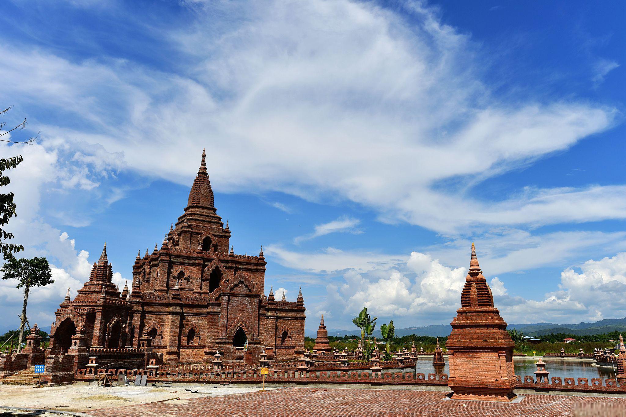 瑞丽市旅游攻略 瑞丽市是傣文化的发祥地,也是中国西南边境开放历史