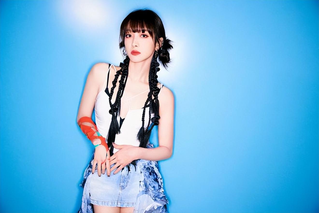 宋茜展现舞台女王风范 双11惊喜夜,宋茜的表演无疑是最为亮眼的存在