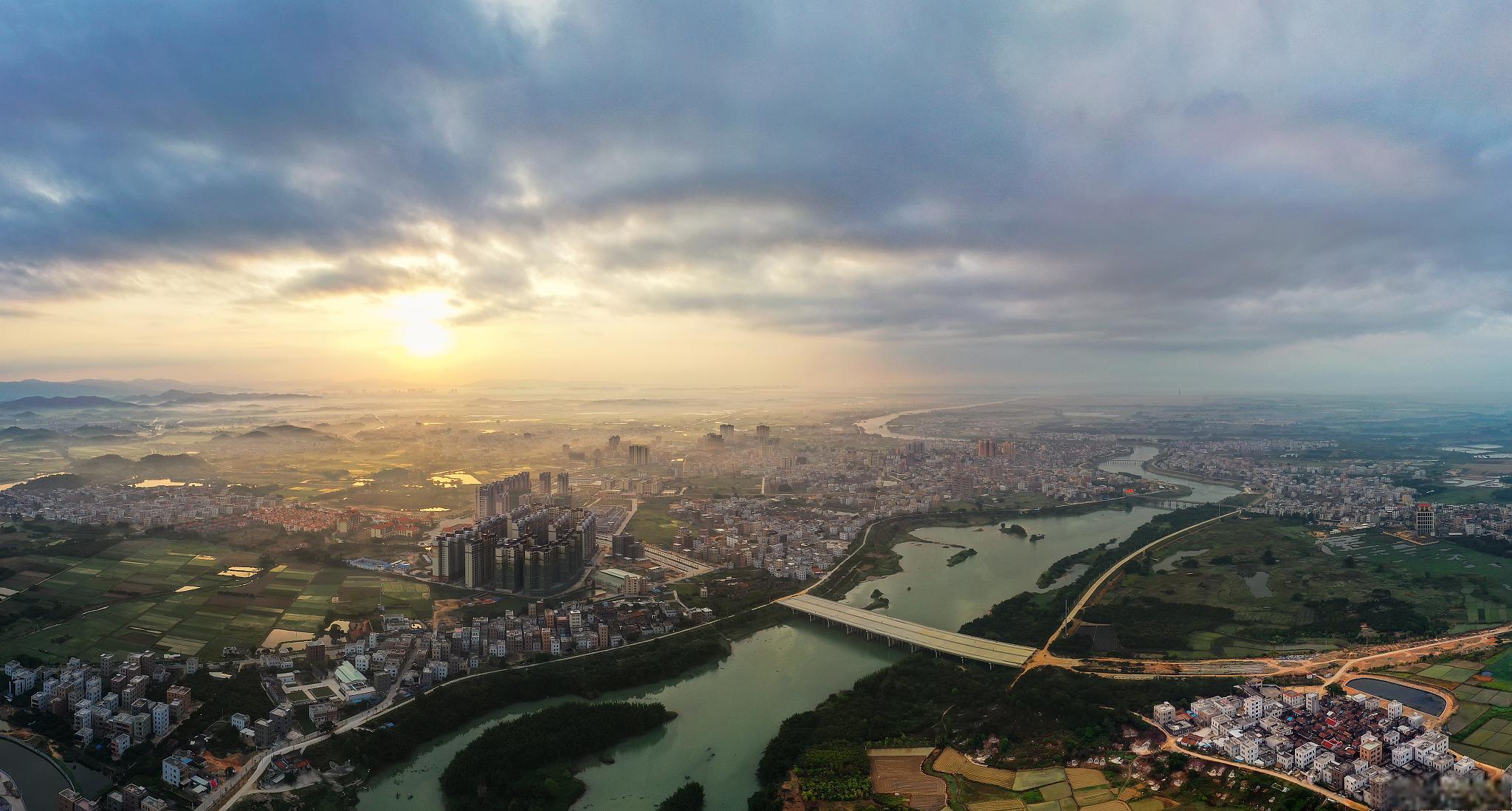 郁南旅游攻略:探访南江古韵,品味山水之乐 位于广东省西部的郁南县,是