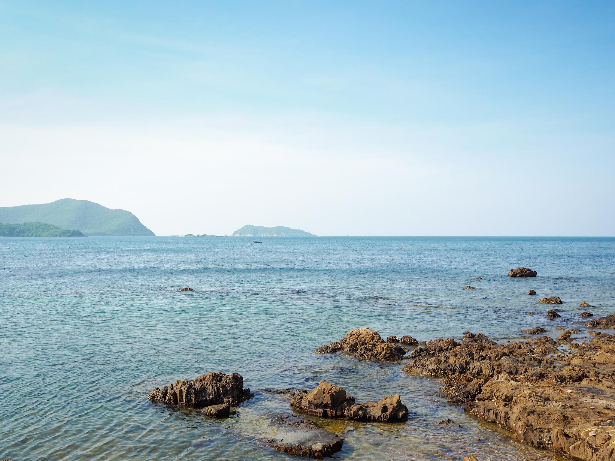 盐洲岛旅游攻略 盐洲岛是一个充满自然之美的地方,拥有清澈的海水