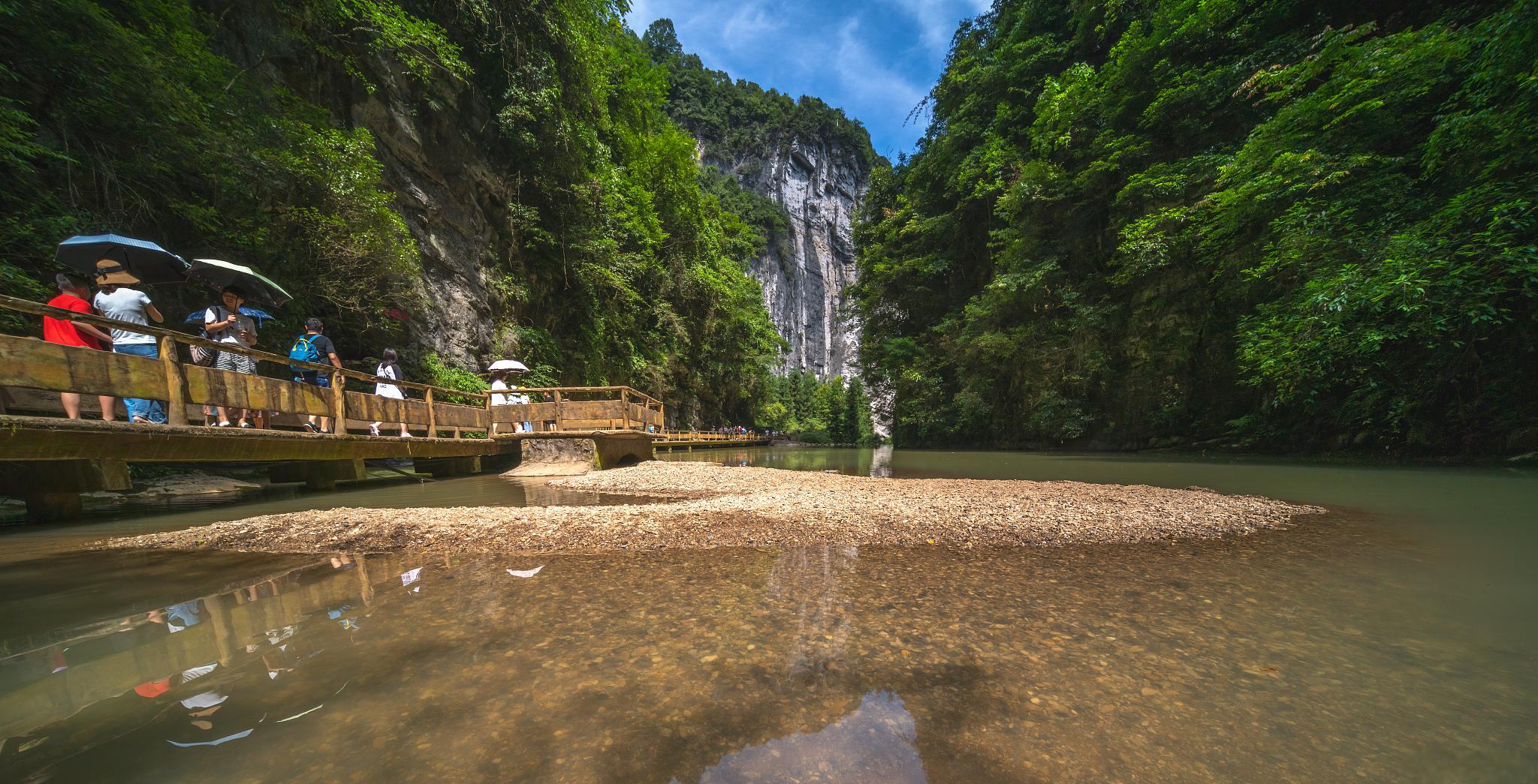 诺水河景区:自然奇观的宝库 巴中市位于中国四川省,是一个自然景区的