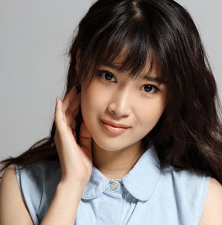 奚望:坚韧前行 奚望,一个充满活力和坚持的女演员,用实力证明了自己在