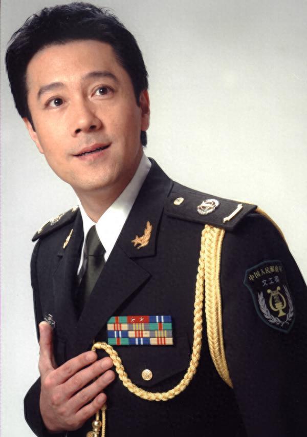 蔡国庆的多才多艺 蔡国庆,中国总政歌舞团的一级演员,享受国家正师级