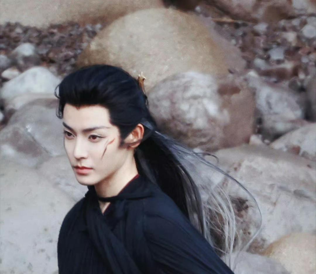 《大梦归离》:跨越时空的爱情故事 《大梦归离》是一部古装剧,由侯明