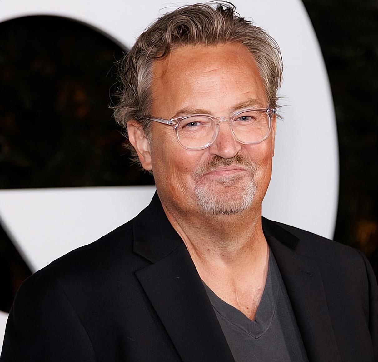 《老友记》五人组哭成泪人,马修·派瑞葬礼现场感人 《老友记》演员