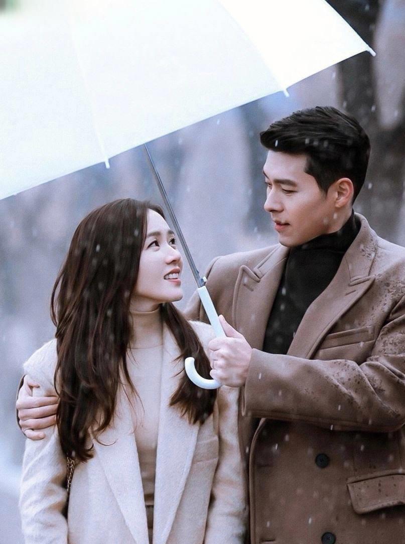 孙艺珍和玄彬的婚姻生活儒雅,甜蜜,幸福,他们的爱情故事无疑是一股