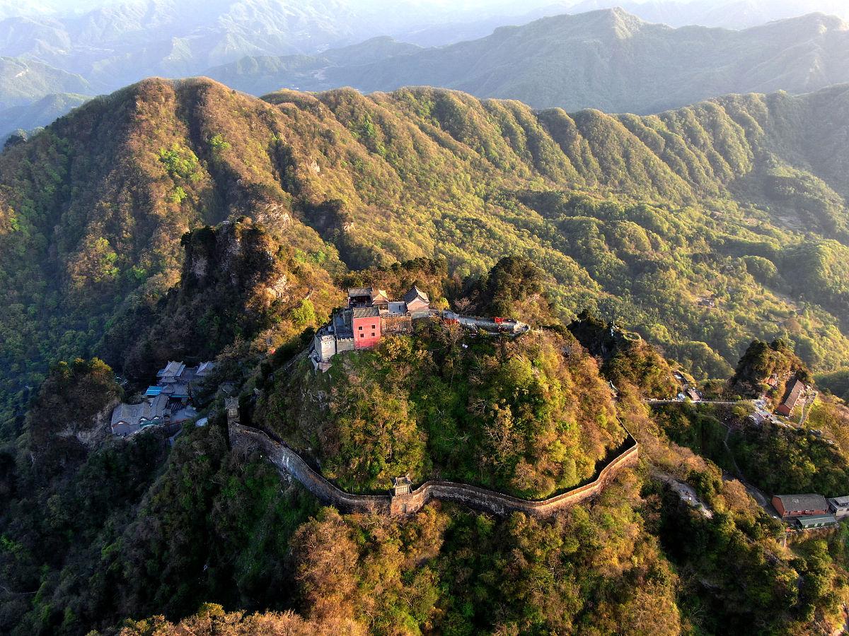 武当山,道家文化的发源地 武当山作为我国道教的发源地和圣地之一,千