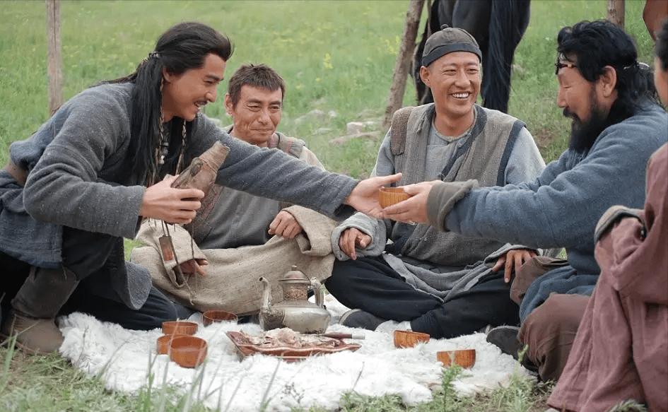 《大盛魁》:商战与作战的传奇故事 《大盛魁》是一部商战剧,讲述了三