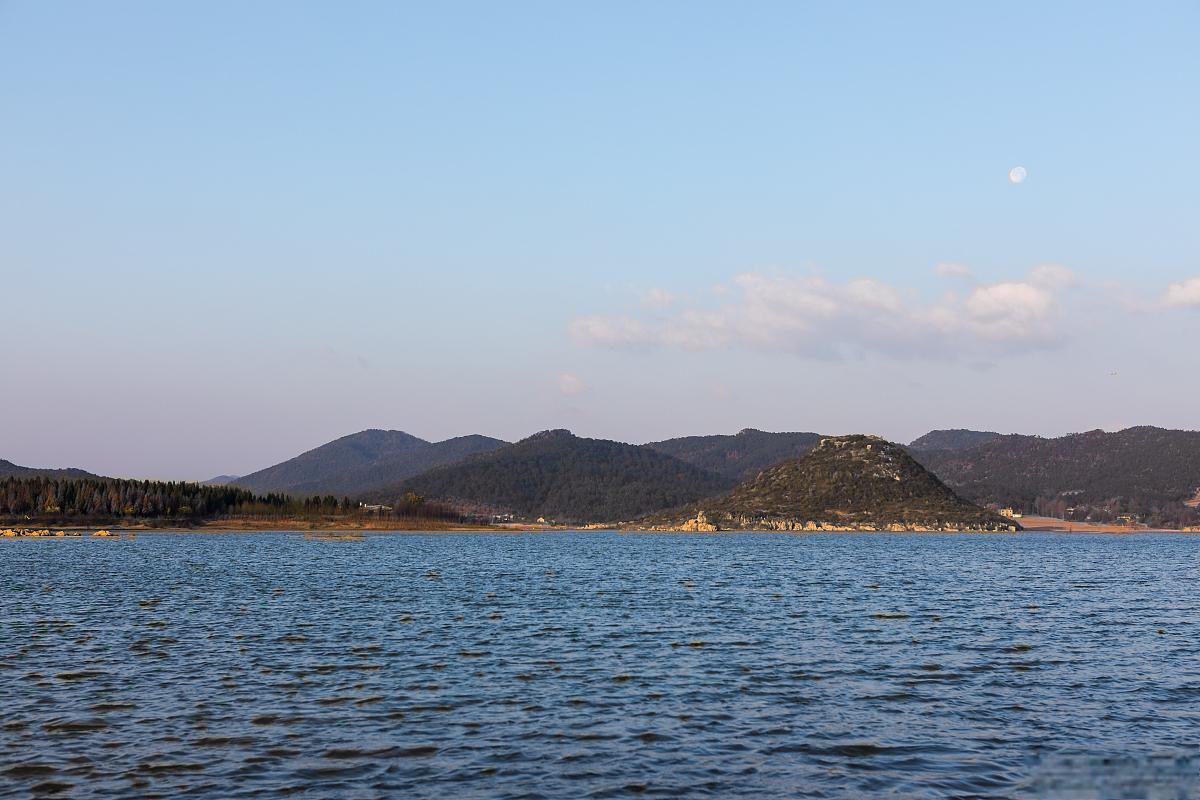 以下是从地点,故事和风景三个方面为你准备的雪野湖游玩攻略