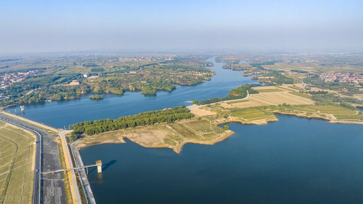 山西临汾双龙湖国家湿地公园秋天的美景 金秋时分,山西省临汾市的双龙