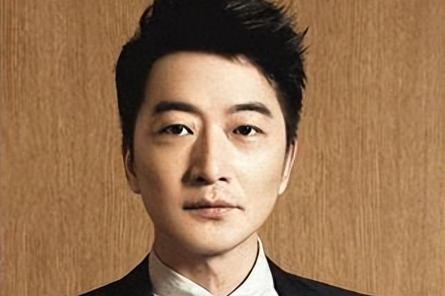 真爱与家庭情怀 邵峰是一位演员,因为在戏剧中爱上了刘欣,并娶了她