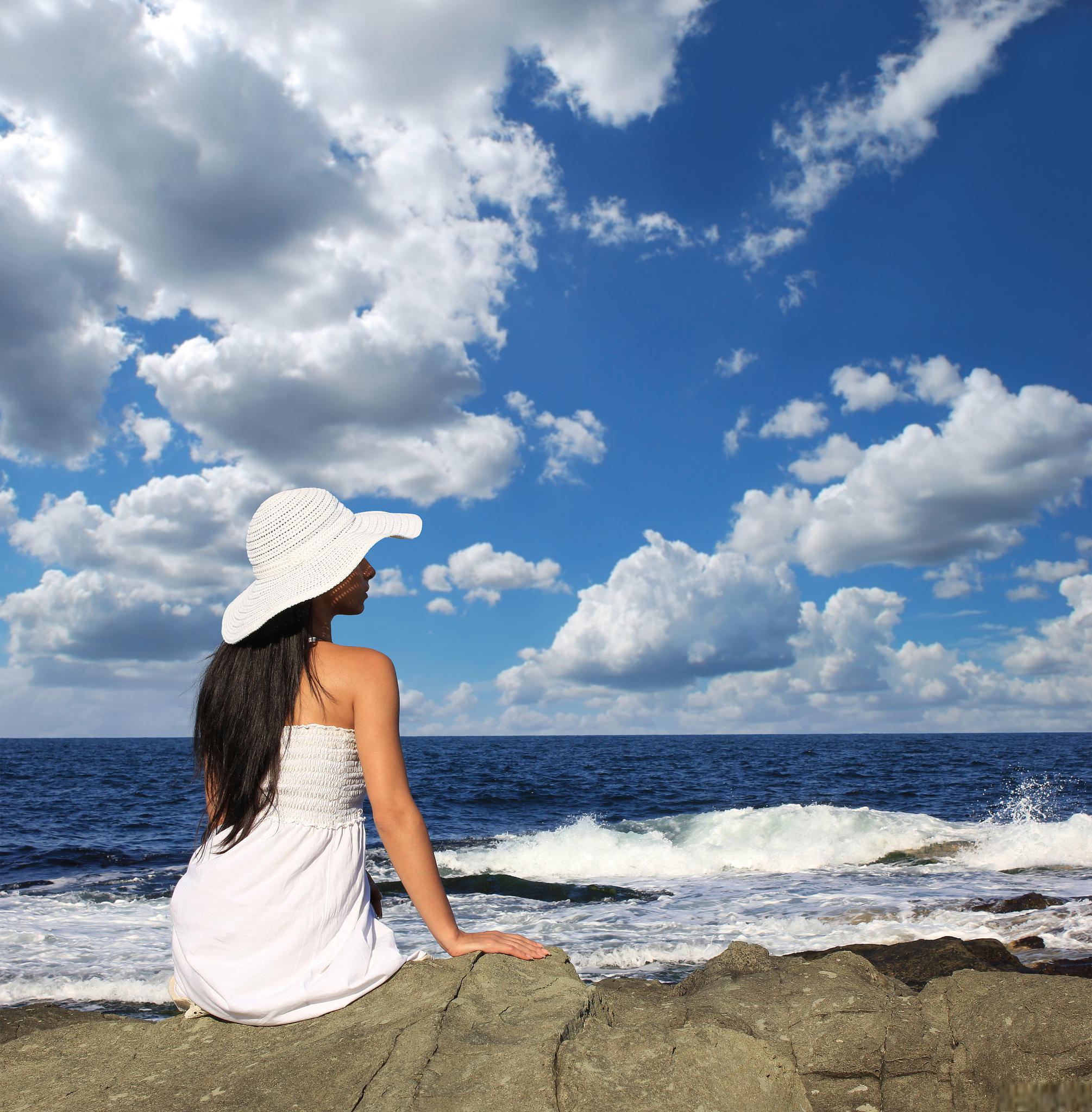 海边风景女生背景照片图片