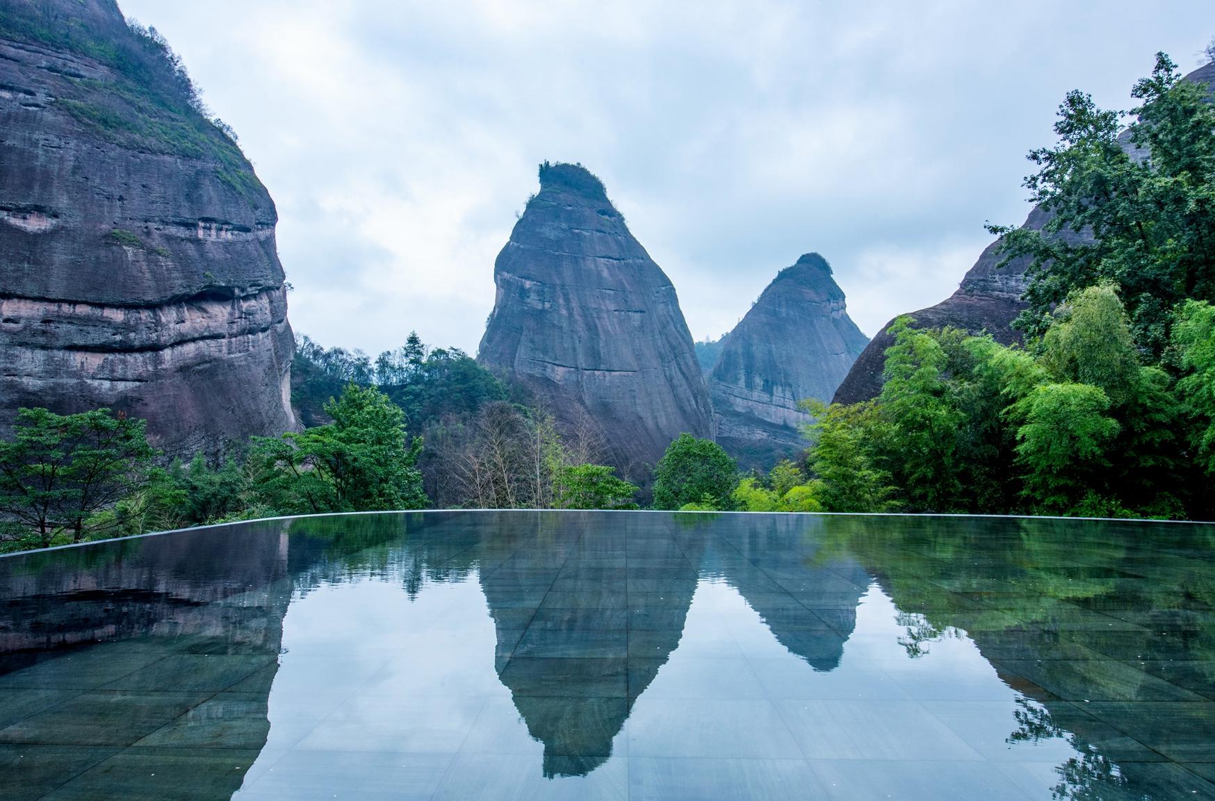 梦幻的桂林地貌——八角寨 桂林是个让人心驰神往,充满魅力的地方