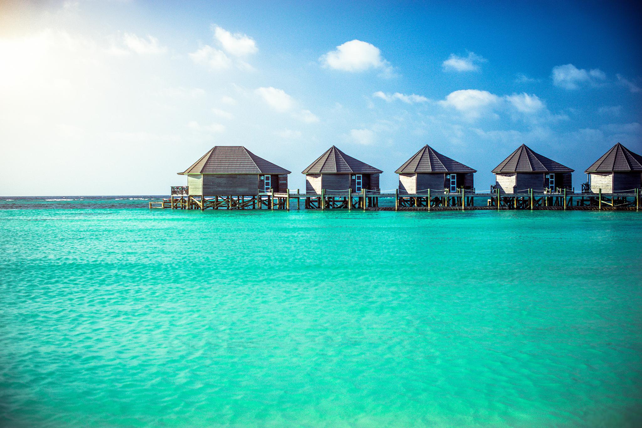 马尔代夫浪漫之旅 马尔代夫是一个美丽的度假胜地,提供了许多浪漫的