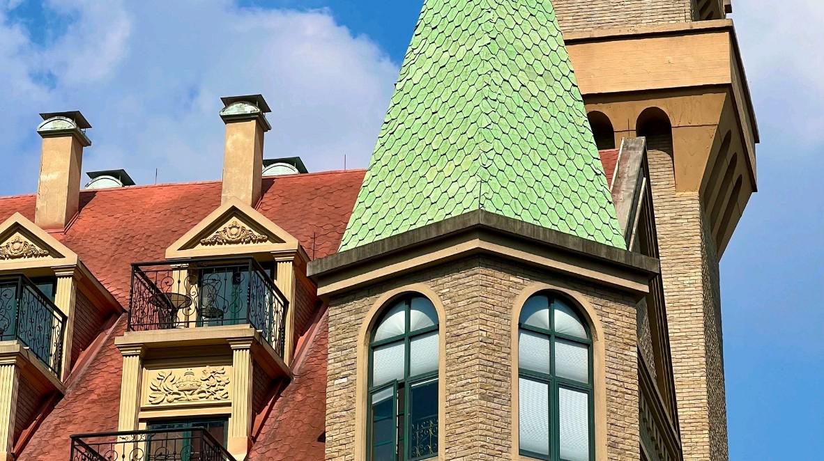 杭州富阳区的爱丽芬城堡 在杭州富阳区的银湖街道,隐藏着一座神秘而